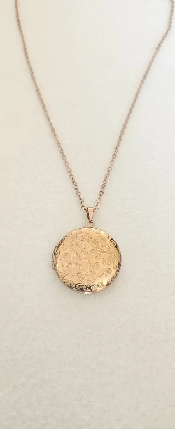 Rose_Gold_Stainless_Steel_Floral_Engraved_Locket_Pendant_Necklace_For_Women