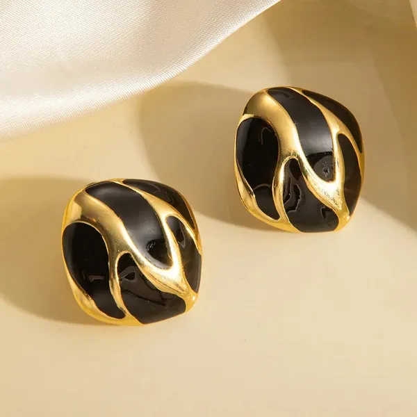 Vintage_Inspired_Geometric_Shell_Style_Stud_Earrings