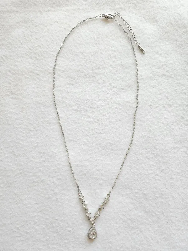 Sparkling_Pear_Cut_Cubic_Zirconia_Stone_Pendant_Necklace
