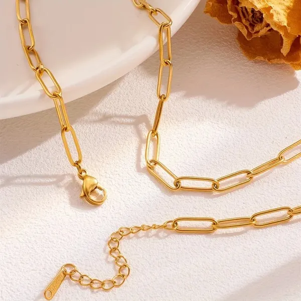 Classic_Asymmetrical_Paperclip_Link_Necklace_For_Women