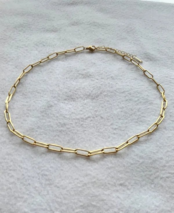 Classic_Asymmetrical_Paperclip_Link_Necklace_For_Women