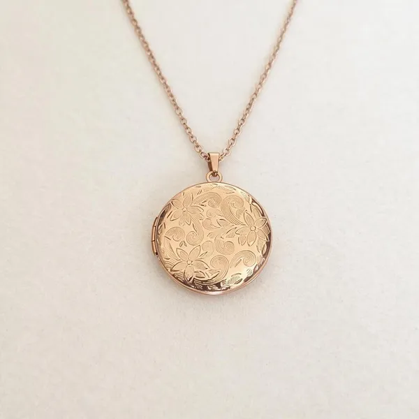 Vintage_Round_Textured_Classic_Opening_Pendant_Necklace_(Rose_Gold)
