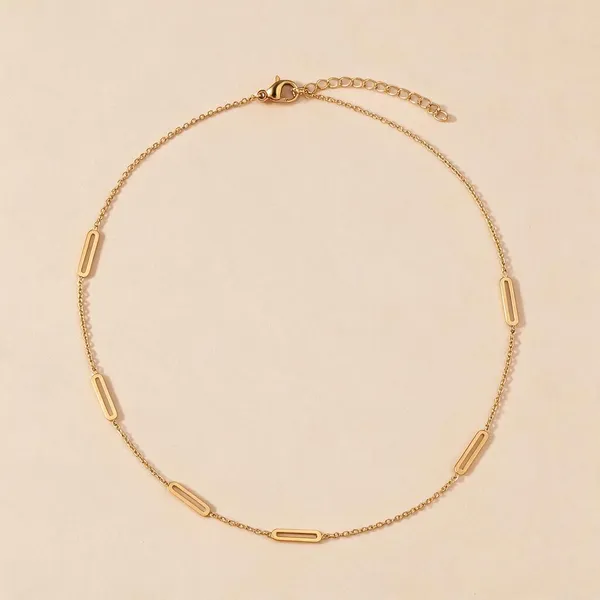 Refined_Twist_On_Classic_Link_Style_Featuring_Slender_Elongated_Rectangular_Paperclip_Inspired_Station_Bars_Interspersed_Along_A_Delicate_Chain_(Gold)