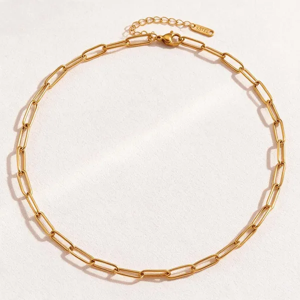 Classic_Asymmetrical_Paperclip_Link_Necklace_Featuriing_Bold,_Chunky_Chain_Silhouette_(Gold)