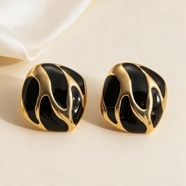 Vintage_Inspired_Geometric_Shell_Style_Stud_Earrings