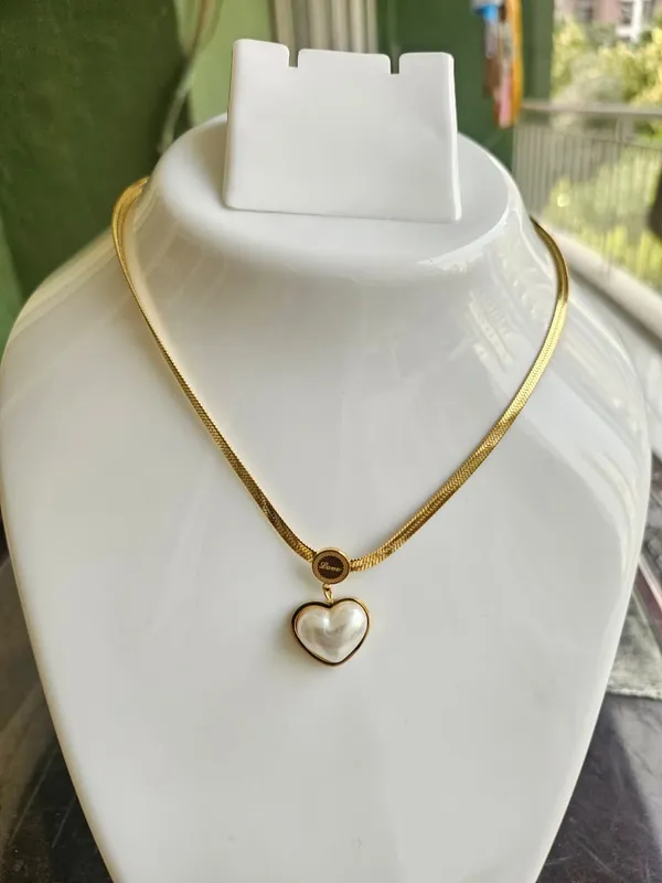 Gold_Steel_Minimal_Heart_Mother_Of_Pearl_Pendant_Necklace_For_Women