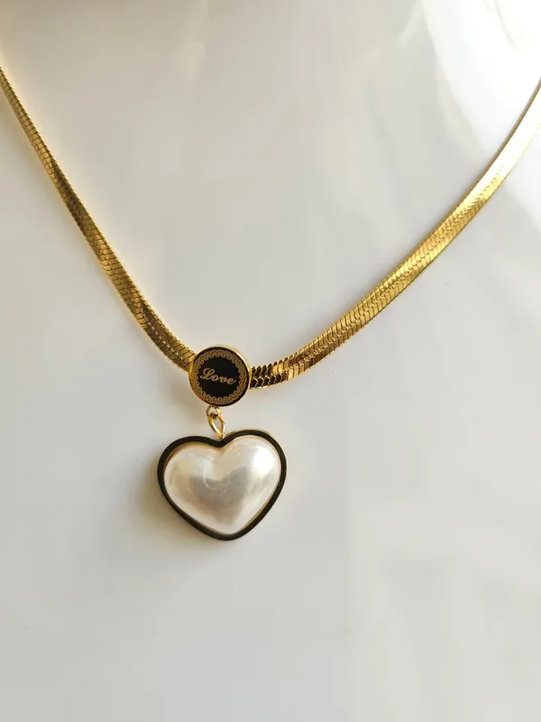 Gold_Steel_Minimal_Heart_Mother_Of_Pearl_Pendant_Necklace_For_Women