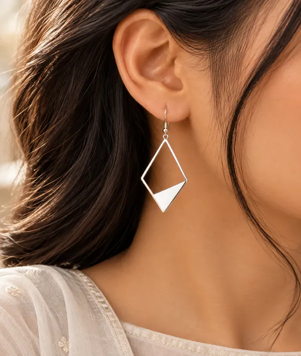 Elegant_Silver_Geometric_Dangle_Earrings_for_Women_Featuring_an_Elongated_Diamond-shaped_Frame_and_Minimalist_Design_(Silver)