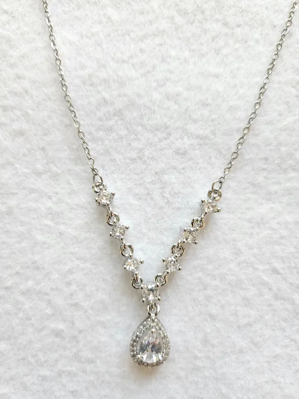 Sparkling_Pear_Cut_Cubic_Zirconia_Stone_Pendant_Necklace