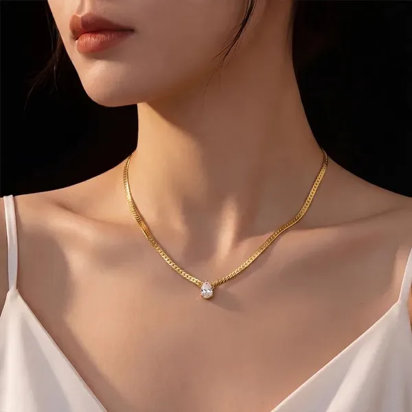 Gold_Stainless_Steel_Teardrop_Pendant_Figaro_Chain_Necklace_For_Women