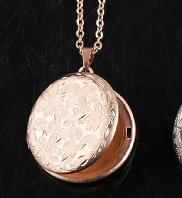 Vintage_Round_Textured_Classic_Opening_Pendant_Necklace_(Rose_Gold)
