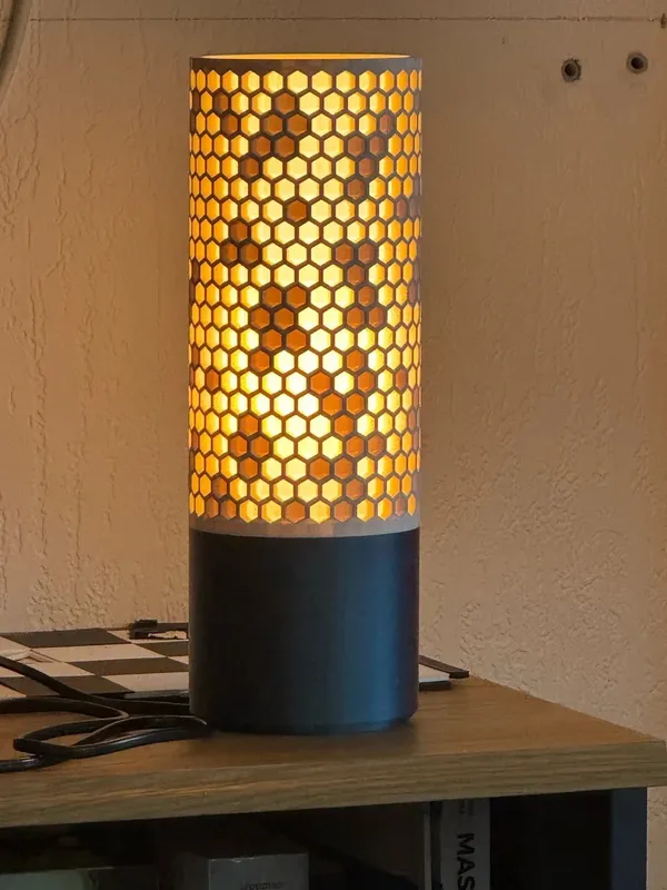 Pla_Modern_Honeycomb_Pattern_Table_Lamp