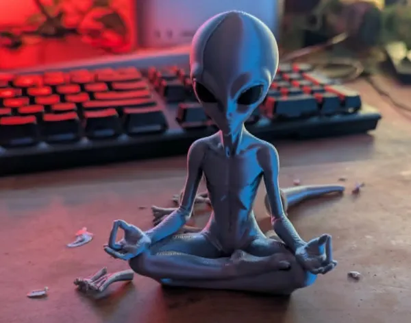 Alien_Meditation_Figurine
