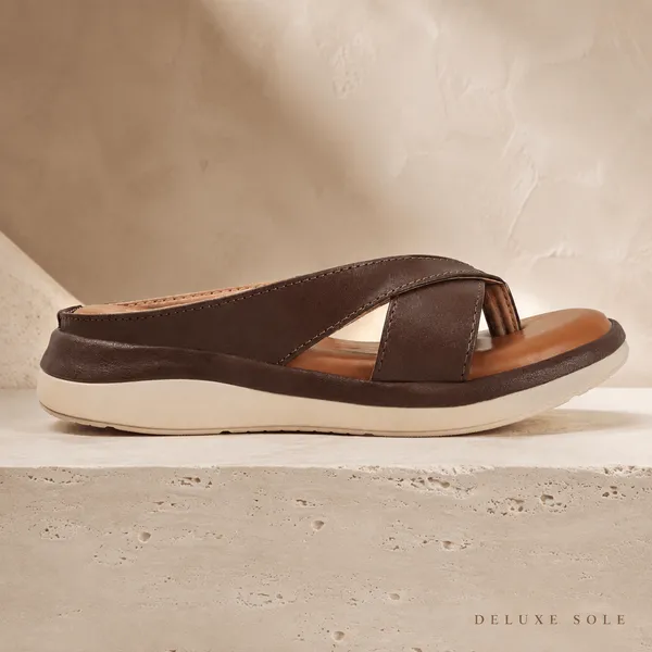 Brown_Handcrafted_Cushioned_Wedge_Chappal