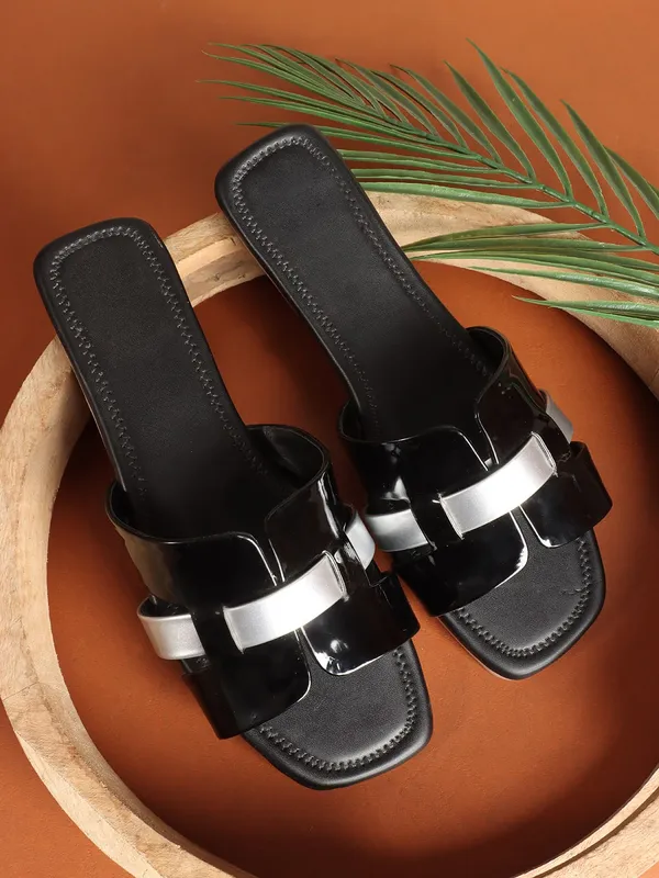 Black_Handcrafted_Silver_Bow_Flat_Chappal