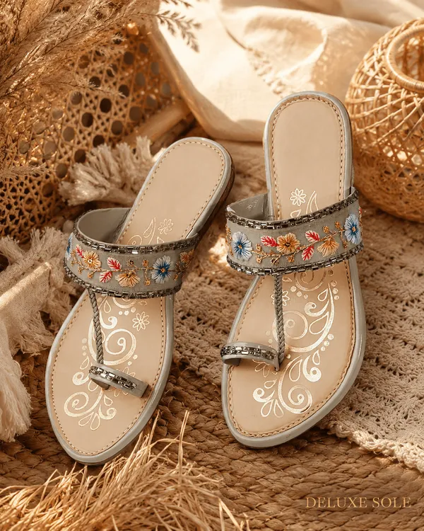 Grey_Handcrafted_Floral_Embroidered_Toe-Ring_Chappal