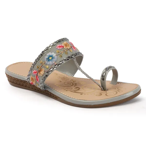 Grey_Handcrafted_Floral_Embroidered_Toe-Ring_Chappal