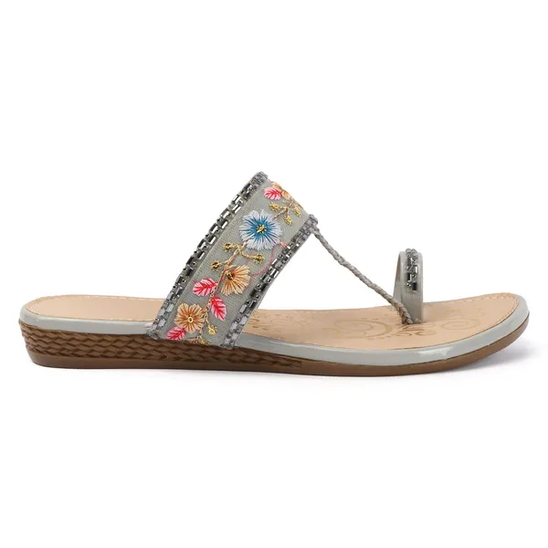 Grey_Handcrafted_Floral_Embroidered_Toe-Ring_Chappal