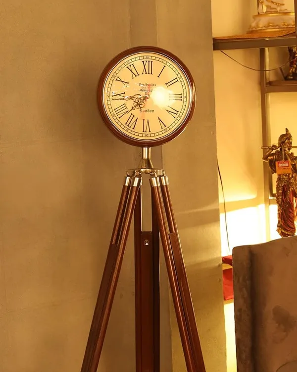 Wooden_Tripod_Clock