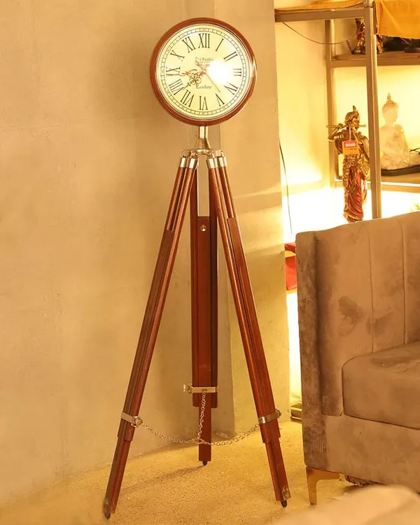 Wooden_Tripod_Clock