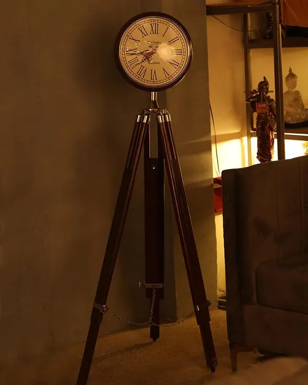 Wooden_Tripod_Clock