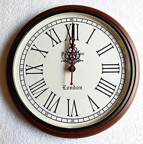 Wooden_Wall_Clock_With_Roman_Numerals