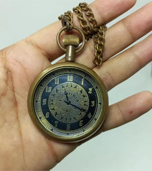 Pocket_Watch_With_Chain_And_Leather_Case