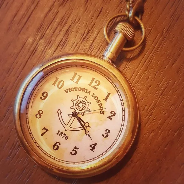 Brass_Pocket_Watch_With_Chain_And_Case