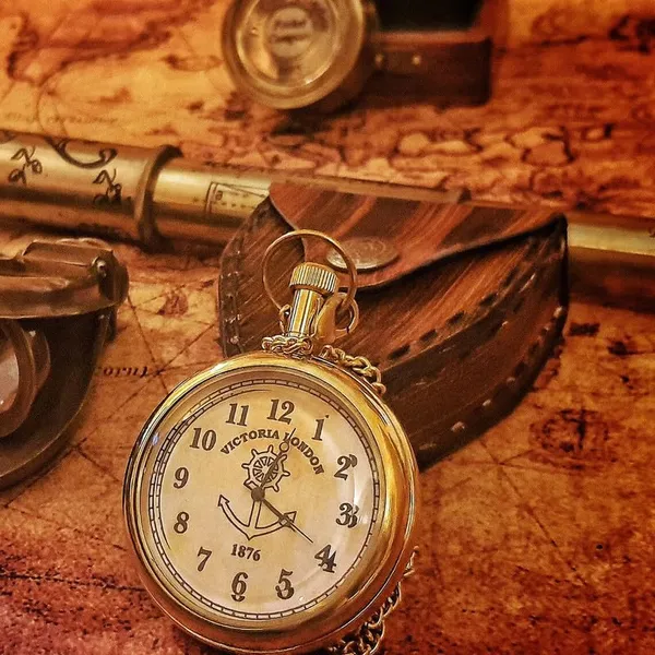Brass_Pocket_Watch_With_Chain_And_Case
