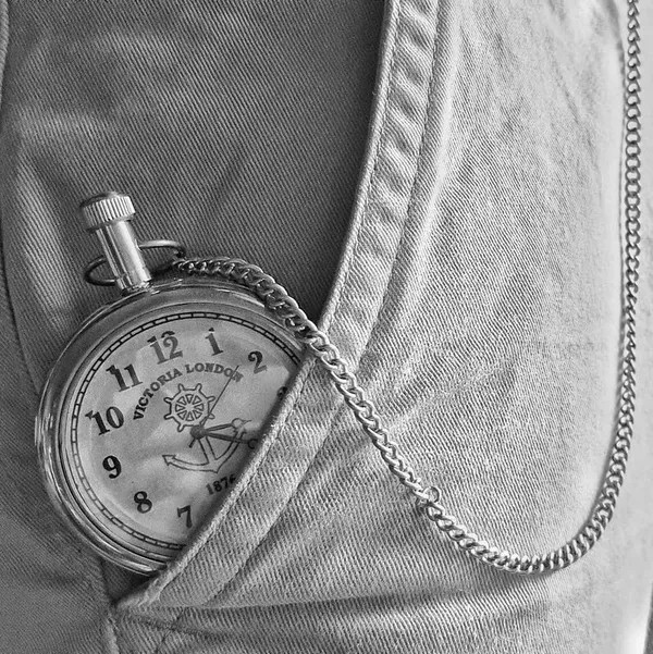 Brass_Pocket_Watch_With_Chain_And_Case