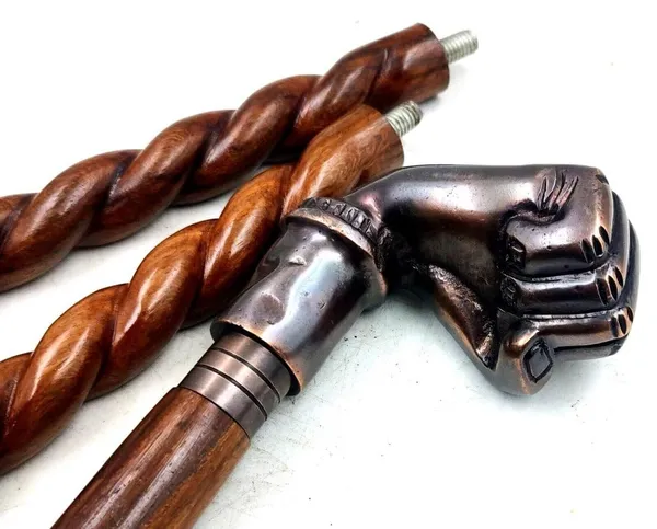 Wooden_Walking_Cane_With_Hand_Shaped_Handle