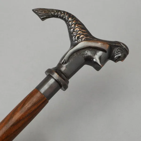 Wooden_Foldable_Walking_Stick_With_Mermaid_Handle