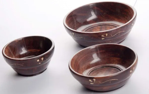 Wooden_Serving_Bowl_With_Brass_Inlay