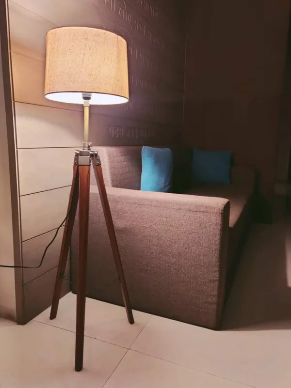 Tripod_Floor_Lamp