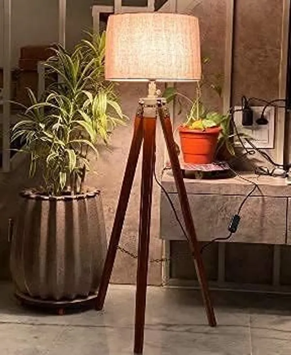 Tripod_Floor_Lamp