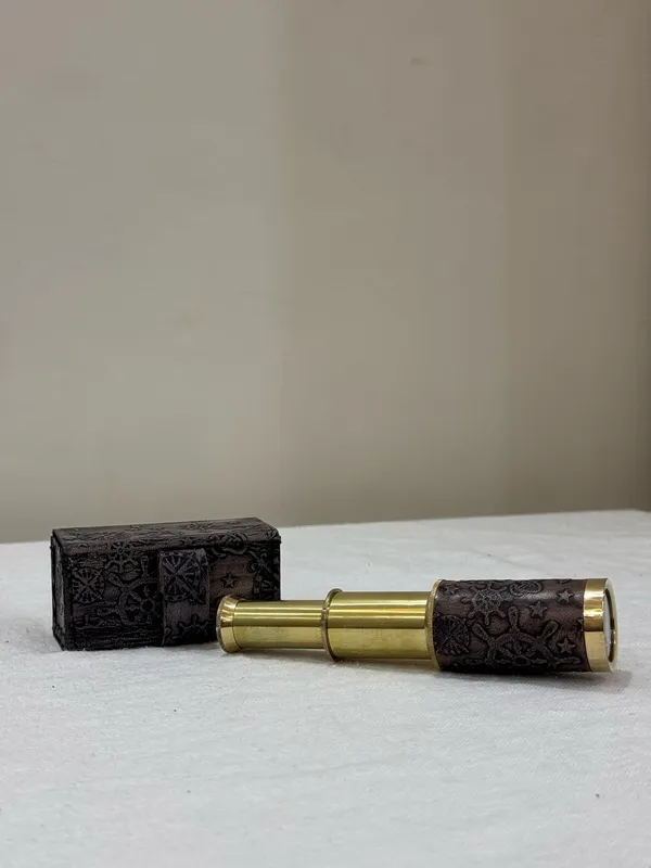 Brass_Telescope_With_Leather_Case