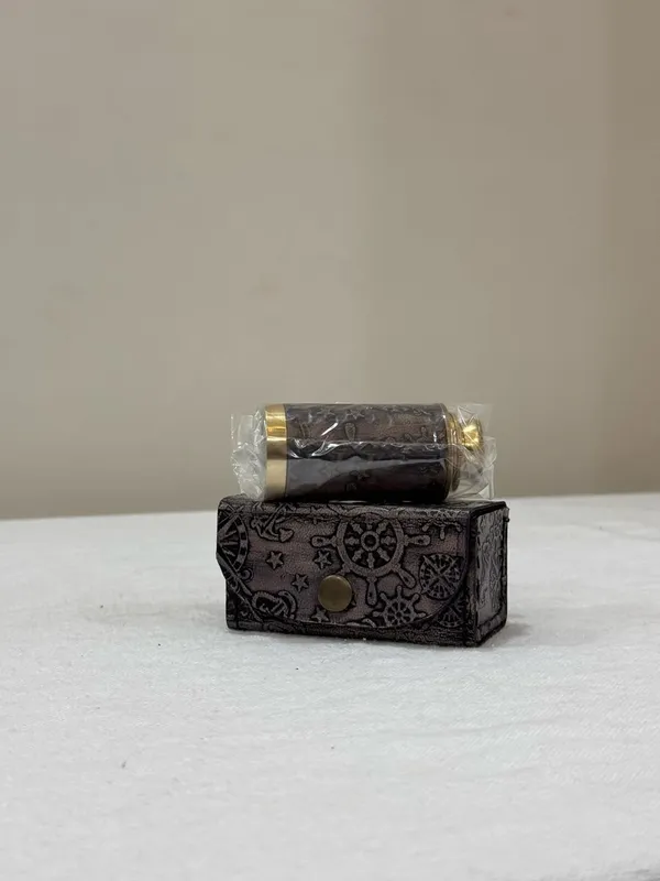 Brass_Telescope_With_Leather_Case