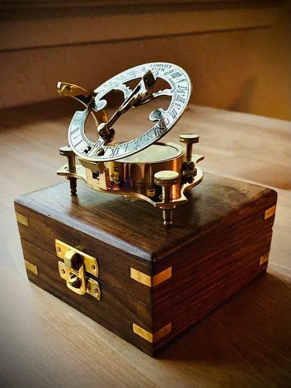 Brass_Sundial_Compass_With_Wooden_Box