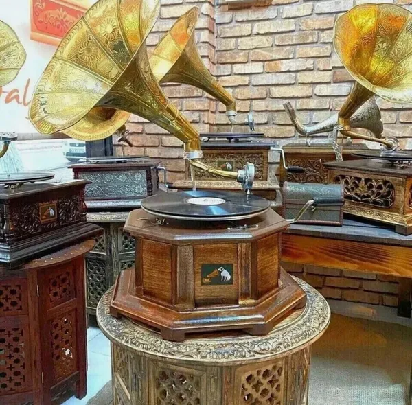 Wooden_Gramophone_Record_Player