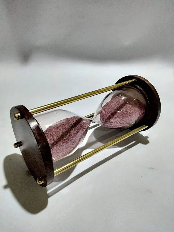Hourglass_Sand_Timer_With_Brass_Posts_And_Wooden_Base