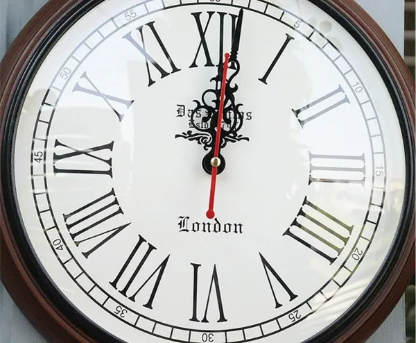 Wall_Clock_With_Hidden_Camera