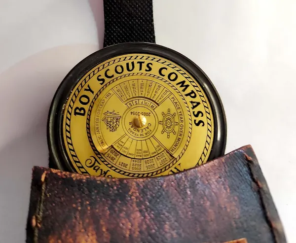 Boy_Scouts_Compass_With_Leather_Cover