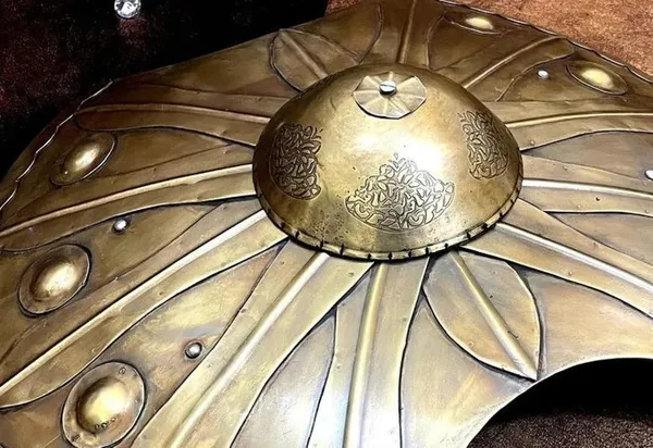 Metal_Shield_Prop_Replica_With_Arm_Straps