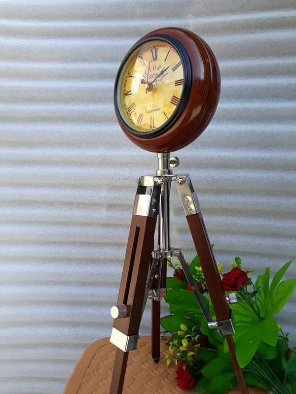 Wooden_Tripod_Table_Clock