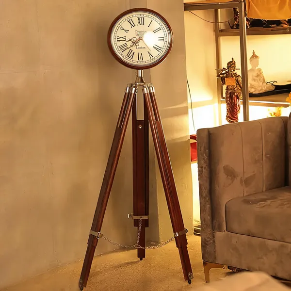 Wooden_Tripod_Clock