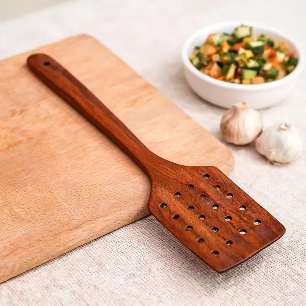 Wooden_Spatula_With_Holes