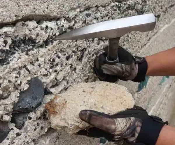 Pullox_Fieldpro_Pointed_Tip_Drop-Forged_Geological_Hammer