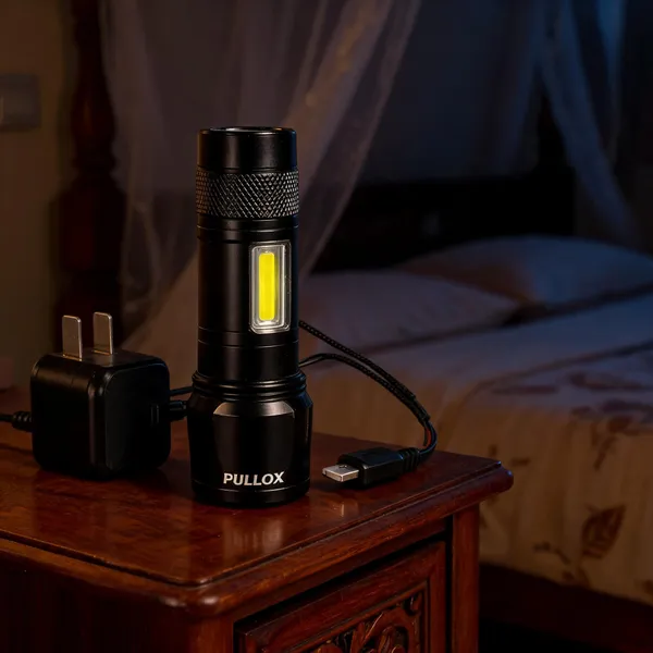Pullox_Adjustable_Zoom_Tactical_Flashlight_And_Desk_Lamp_Green