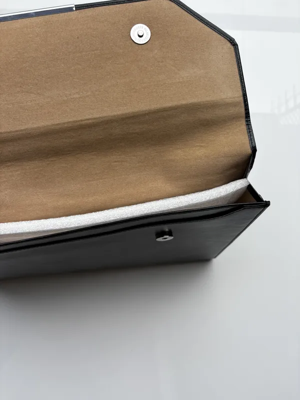 Black_Vegan_Leather_Envelope_Clutch_For_Women