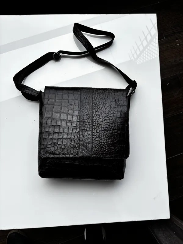 Black_Genuine_Leather_Crossbody_Sling_Bag_For_Unisex
